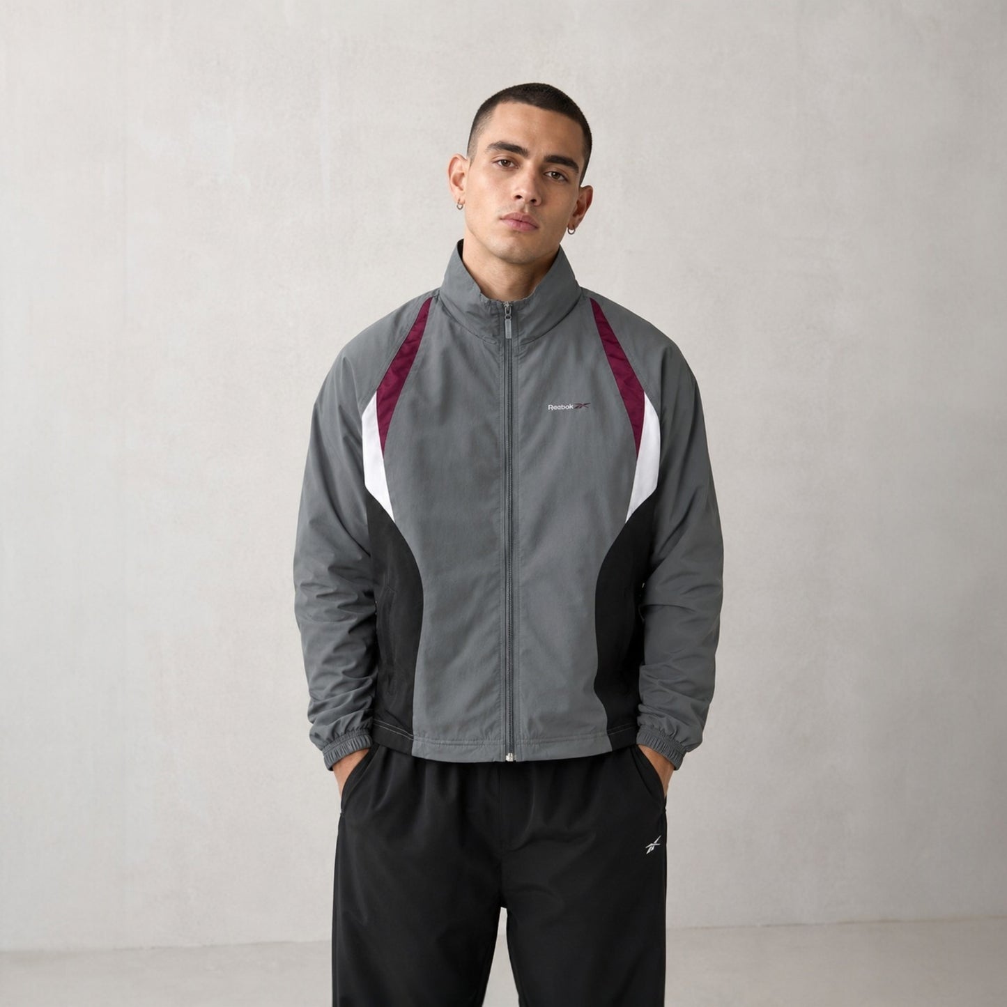 Vintage Reebok Windbreaker Jacke Grau Schwarz Burgundy Größe L (fällt eher M) Y2K Lightweight