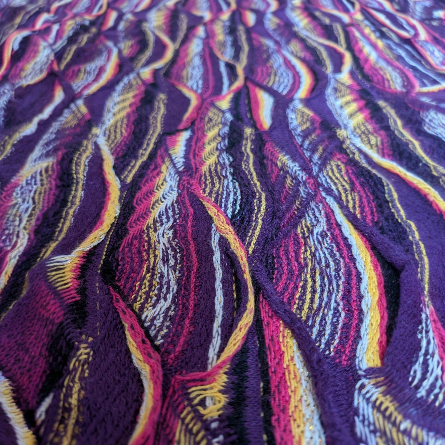 COOGI Damen Longpullover Strickkleid Gr. XL – Buntes 3D Strukturmuster in Lila/Pink Vintage Y2K