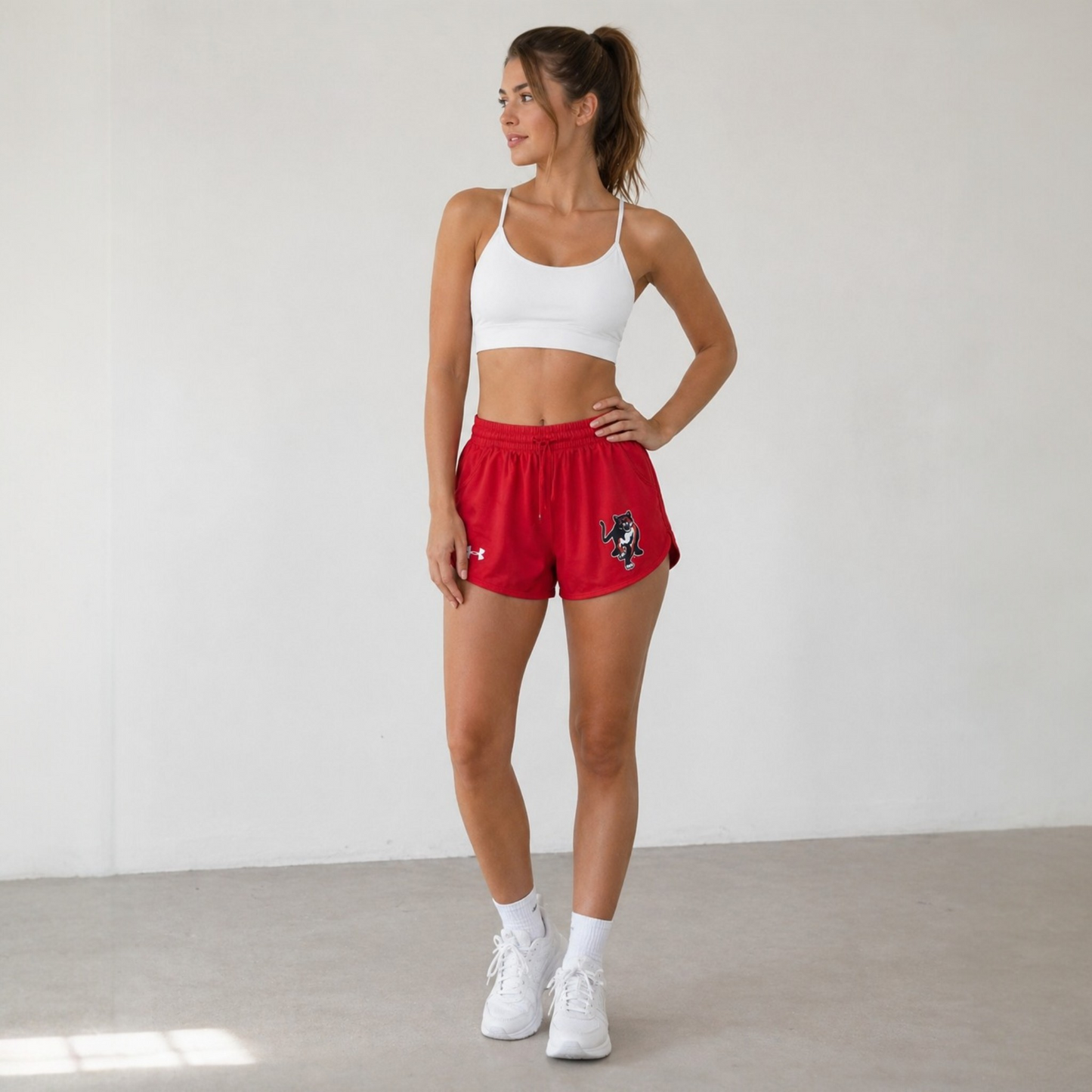 Under Armour Damen Sportshorts Rot mit Jaguar Print – Größe M