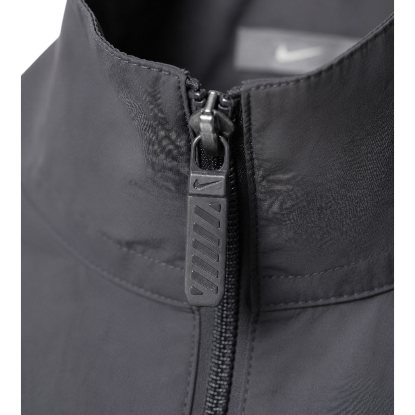 Vintage Nike Windbreaker Jacke Anthrazit Grau mit hellblauen Streifen und gesticktem Swoosh – Größe M